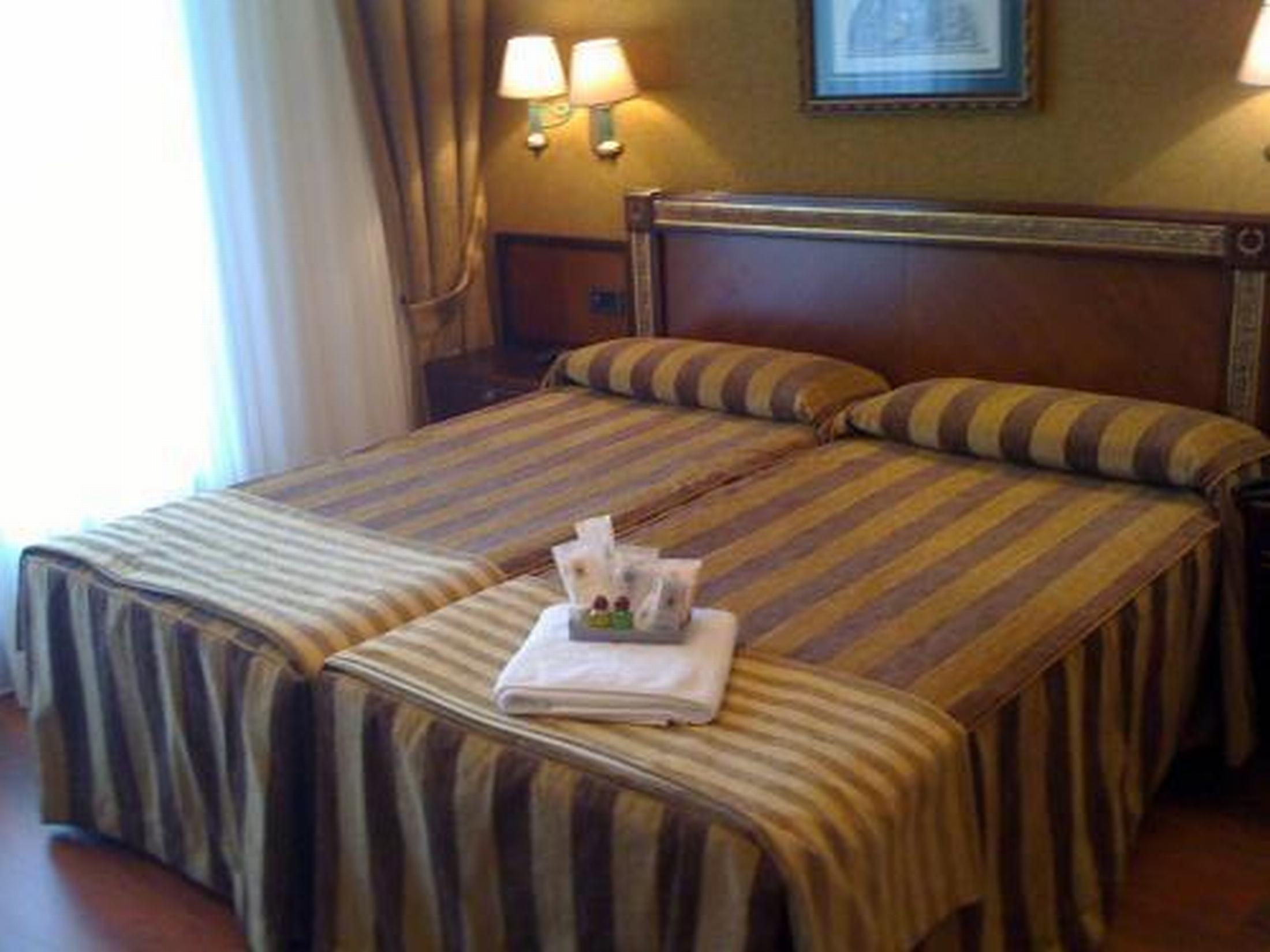 Hotel Begona Park Gijon Room photo